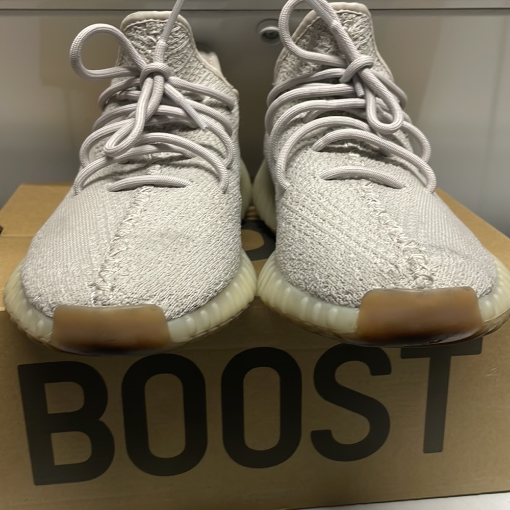 YEEZY 350 Sesame Sz9.5 - Picture 4 of 5